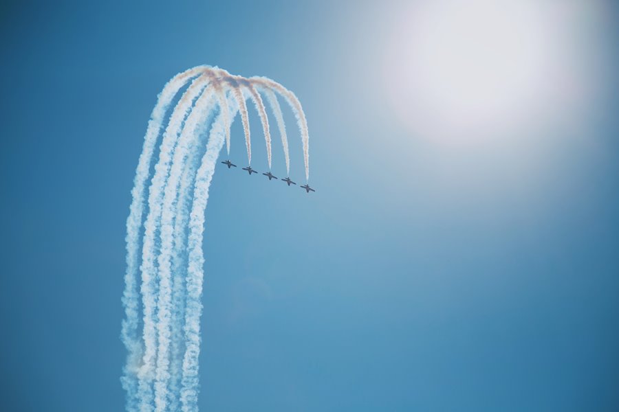 5 airplanes in formation